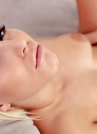 Vanessa Cage Photo 12