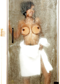 Lacey Duvalle Photo 1