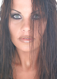 Kira Eggers Photo 7