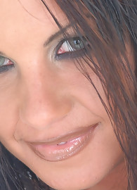 Kira Eggers Photo 8