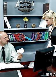 Sarah Vandella Photo 7