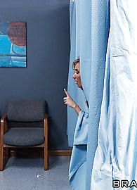 Richelle Ryan Photo 12