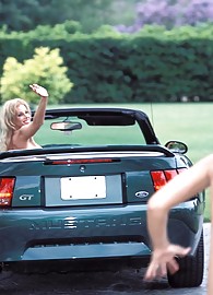 Nicole Sheridan Photo 15