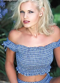 Chloe Anderson Photo 3