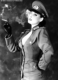 Dita Von Teese Photo 5