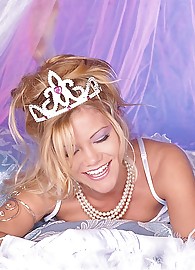 Julie Meadows Photo 6