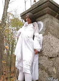 Ariel Rebel Photo 14