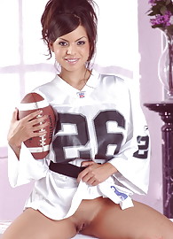 Yurizan Beltran Photo 9