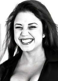 Miriam Gonzalez Photo 2