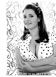 Erica Campbell Photo 3