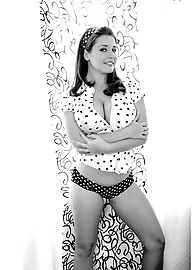 Erica Campbell Photo 5