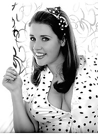 Erica Campbell Photo 7