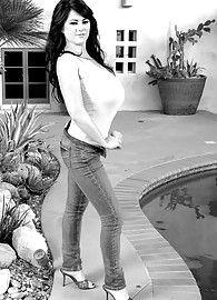 Rachel Aldana Photo 1