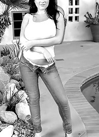 Rachel Aldana Photo 3