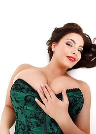 Desiree Elyda Villalobos Photo 14