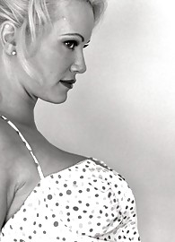 Barbara Moore Photo 8