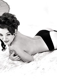 Danielle Riley Photo 14