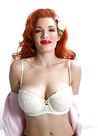 Danielle Riley Photo 8