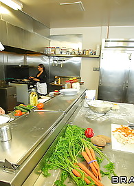 Claudia Valentine Photo 6