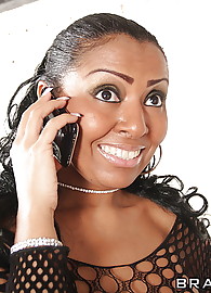 Joyce Oliveira Photo 9