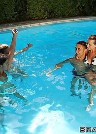 Cindy Dollar Photo 9