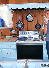 Vanilla Deville Photo 4