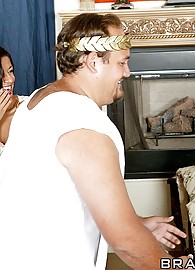 Vanessa Leon Photo 6