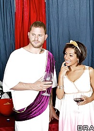 Vanessa Leon Photo 7