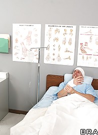 Monique Alexander Photo 9