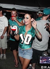 Angelina Valentine Photo 4