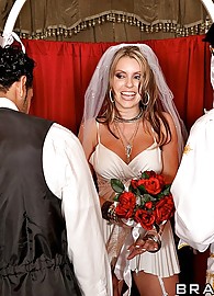 Courtney Cummz Photo 10