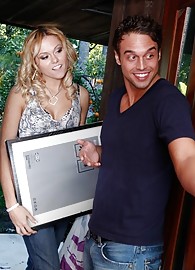 Angelina Armani Photo 4