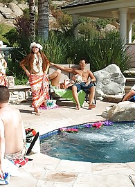 Nicole Sheridan Photo 1