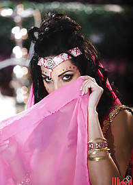 Veronica Rayne Photo 3