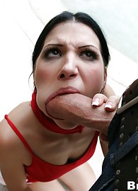 Rebeca Linares Photo 5