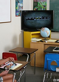 Jenaveve Jolie Photo 10