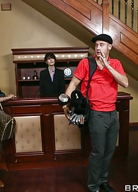 Carmel Moore Photo 6