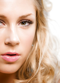 Julia Crown Photo 15