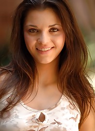 Alicia Angel Photo 7