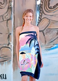 Carli Banks Photo 11