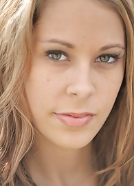 Nikki Brooks Photo 13