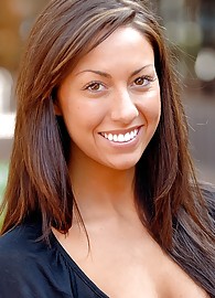 Tiffany Brookes Photo 14