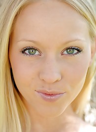 Brea Bennett Photo 8