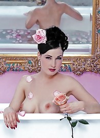 Dita Von Teese Photo 13