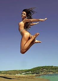 Janelle Varga Photo 7