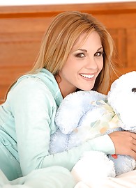 Kirsten Price Photo 1