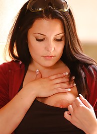 Valerie Vasquez Photo 13