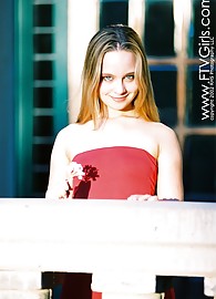 Lillian Lee Photo 14