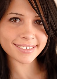 Rebecca Linares Photo 8