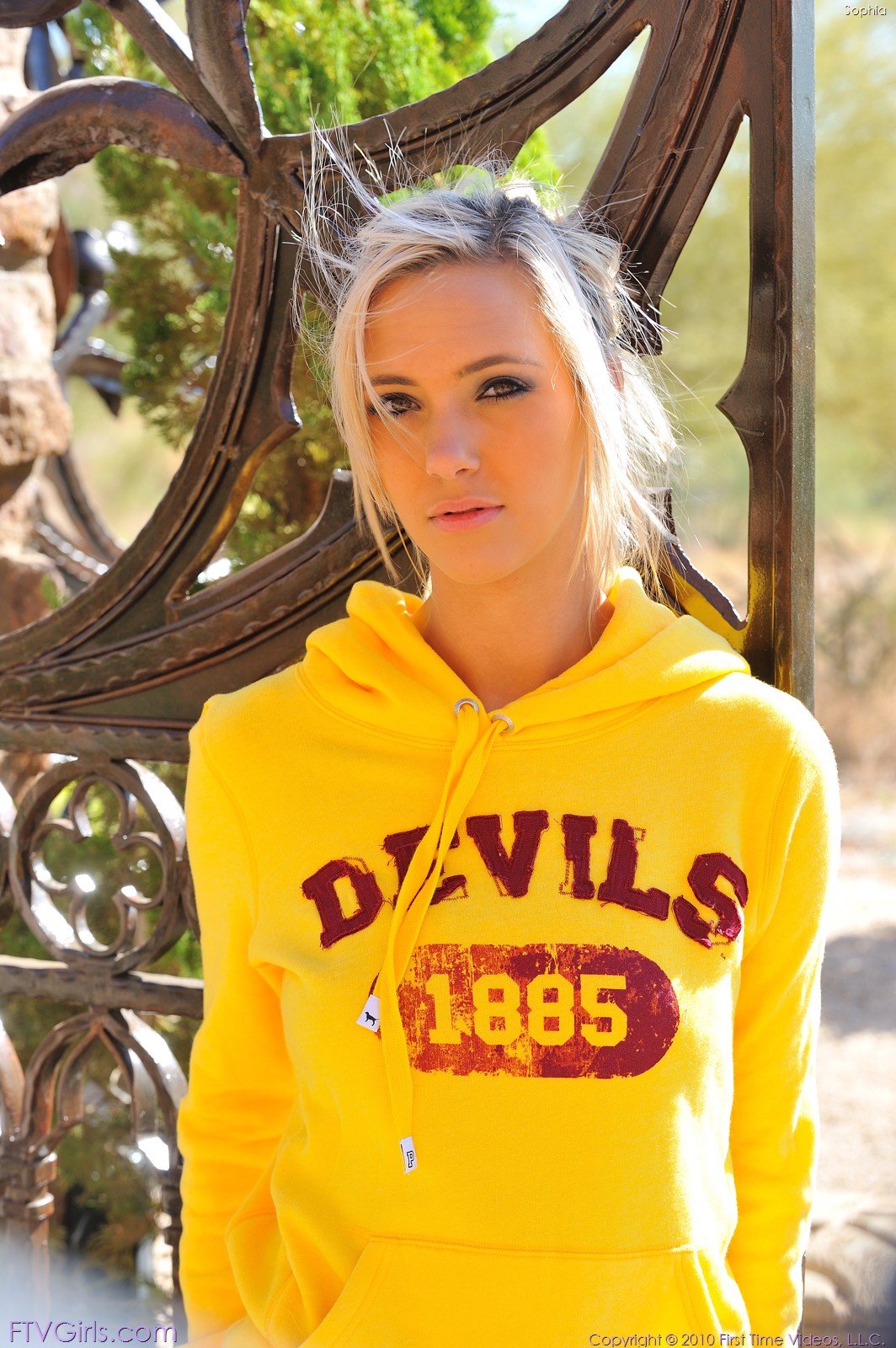 Sophia Knight: Randy blonde Sophia Knight stripping... - Babes and Pornstars